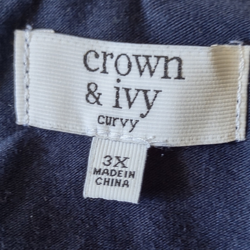 # Crown and Ivy eyelet trim Sleeveless Blouse. Size 3X Curvy. - Picture 7 of 7